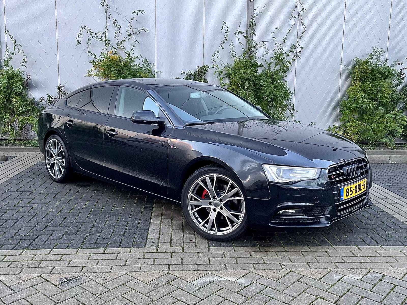 te koop in Alphen aan den Rijn bij Heerings Automotive, volledig technisch gecontroleerd inclusief onderhoud en eventuele reparatie.