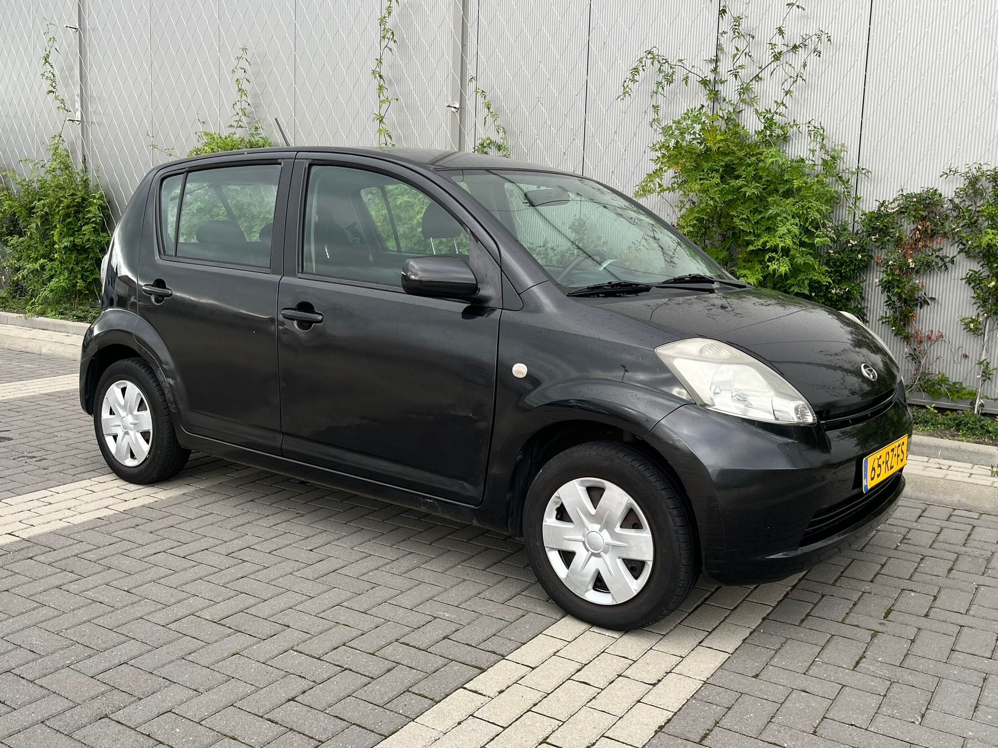te koop in Alphen aan den Rijn bij Heerings Automotive, volledig technisch gecontroleerd inclusief onderhoud en eventuele reparatie.